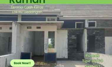 Rumah Baru Tinggal Finishing Desain Modern Minimalis di Gedangan