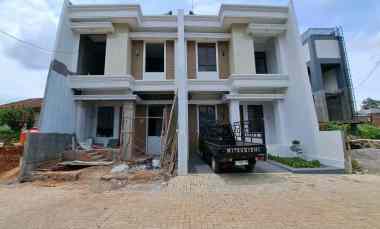 Rumah 2 Lantai SHM Grafika Banyumanik Semarang Strategis dekat SMU 9