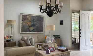 Graha Famili American Style Semi Furnished dekat Pakuwon Mall, Loop