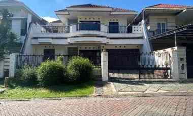 Dijual/disewakan Rumah Graha Family 2 Lantai Surabaya Barat, Nego