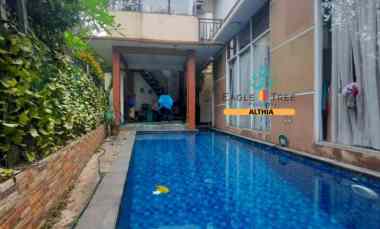 Rumah 2 Lantai Hook dengan Kolam Renang di Cluster Favorit Graha Raya