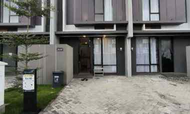 Rumah Baru On Progress Modern Glass di Eastern Hill Surabaya