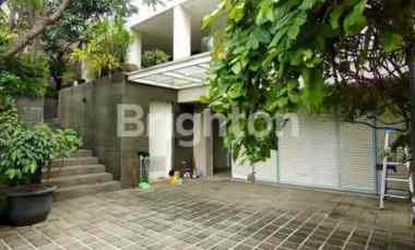 Rumah Mewah 3 Lantai di Grand Peninsula Park, Surabaya Barat