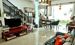 Rumah 2Lt, Hdp Selatan, Nyaman dan Asri di Green Andara Residence