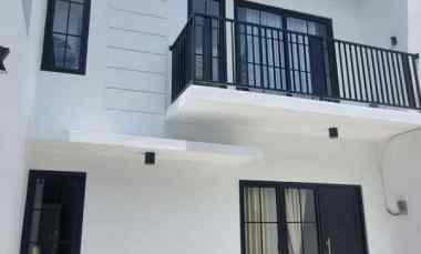 Rumah 2 Lantai Green Mansion Regency Surabaya Barat American Classic