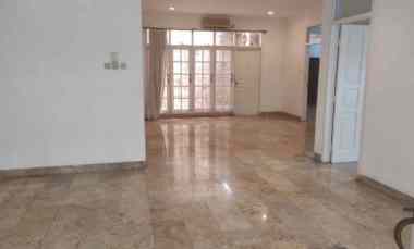 Disewakan Rumah Bisa untuk Office di Area Pakubuwono, Kebayoran Baru