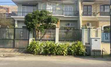 Rumah dekat Living Plaza di Harapan Indah Regency Bekasi