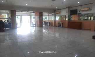 Rumah Usaha Surabaya Pusat di Jalan Indragiri dekat Gelora Pancasila