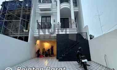 Rumah Ada Kolam Renang di Jln Siaga Pejaten Barat Jakarta Selatan