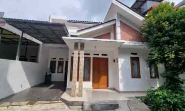 JUAL Rumah Terawat Siap Huni di Cipedak Jagakarsa - dekat Tol Brigif