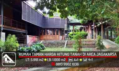 Rumah Taman Luas Hitung Tanah di Area Jagakarsa, Jakarta Selatan