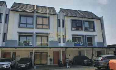 Rumah Modern 3 Lantai dalam Cluster Eksklusif dekat Pintu Tol Brigif