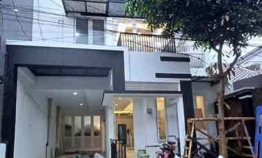 Rumah 2,5 Lantai Full Renovated Seperti Baru LT 178 meter at Jagakarsa
