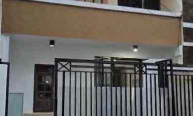 dijual rumah jalan babatan pratama