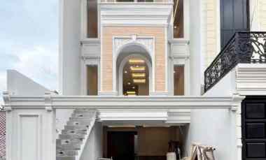 Dijual Rumah Classic Modern Plus Kolam Renang di Jagakarsa