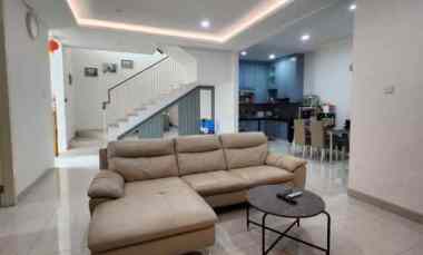 Dijual Rumah Grand Pakuwon - Cluster Brisbane - Semi Furnished dekat F