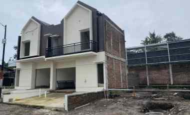 dijual rumah jalan kaliurang km 12