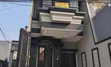 Rumah Klasik Modern 2 Lantai Akses Stasiun Depok di Kawasan GDC