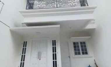 Rumah Pondok Kelapa dalam Komplek dekat ke Tol Becakayu, Rumah Sakit