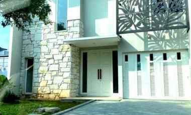 Dijual Rumah Baru Pakuwon Indah The Mansion Surabaya dekat Graha Family