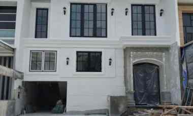 dijual rumah jalan pakuwon indah