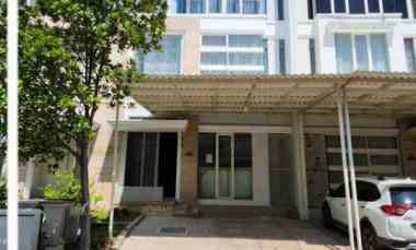 4 Milyaran Rumah Pakuwon Indah Ritz Embassy Full Furnished dekat Graha