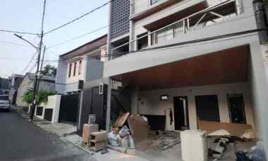 Rumah Mewah Cilandak 3 Lantai, Private Pool, Rooftop, Free 4 AC