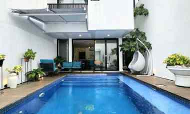 BEST DEAL Modern Townhouse dengan Private Pool di Kawasan Prestisius