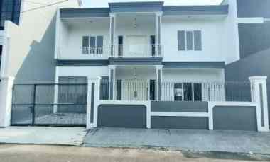 Masterpiece Hunian Rumah 5 1 KT dengan Arsitektur Premium di Komplek