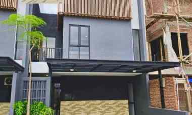 Rumah Dijual di Jalan raya pondok cabe. Pamulang