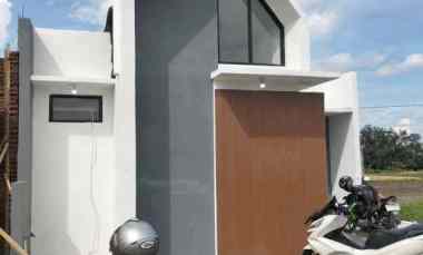 Rumah Modern dekat Pusat Kota Karanganyar Selatan Lampu Merah Papahan