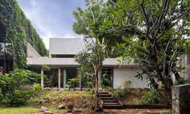 Rumah Secondary Terawat Karya Arsitek Ternama di Jati Padang Jaksel