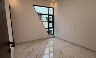 Rumah Baru 3 Lt Dgn Rooftop dekat Premire Riviera, UNJ, BPKP, Jatinegara