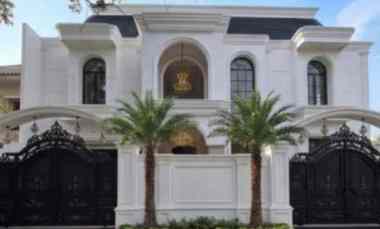 Rumah Baru Mewah American Classic di Jatipadang Jakarta Selatan