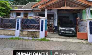 Rumah Cantik di Sendangadi Belakang Hotel Hyatt Palagan, Sleman 1 km