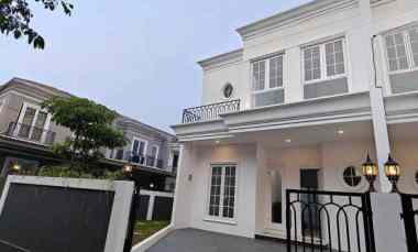 Rumah Baru Design American Classic di Jatiwaringin Bekasi
