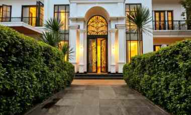 Dijual Rumah Mewah dengan Private Pool di Jatiwarna Bekasi