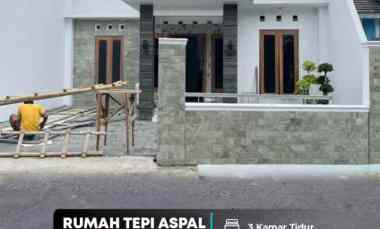 Rumah Baru Tepi Aspal di Jipangan, 1,5 km Wisata Gerabah Kasongan