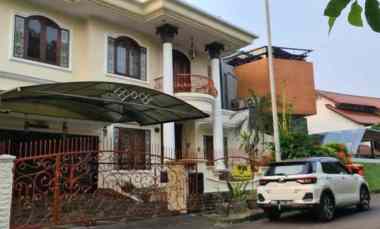 JK182 Rumah Mewah 2 Lt. American Classic dalam Komplek Bintaro, Jakarta