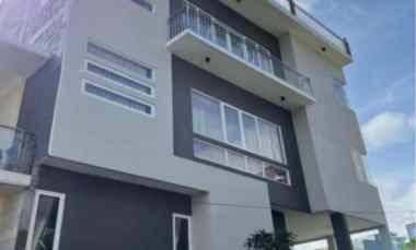 Edisi BU Villa Full Furnished Plus Private Pool di Kota Batu