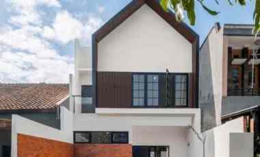 Rumah Baru Modern Tropis di Antapani 2 Lantai dengan Konsep Open Space