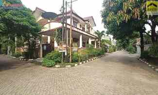 Rumah Hook Mewah di Komplek Elite Strategis dekat Station LRT Cikunir