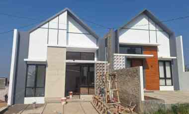 Rumah Nuansa Villa di Ngamprah dekat Kantor DPRD Bandung Barat