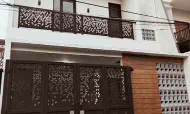 Rumah Baru Siap Huni di Komplek Mega Cinere dekat ke Living Plaza