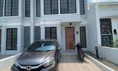 Hunian 2 Lantai Bergaya Amerika Lokasi dekat Stasiun Parung Panjang