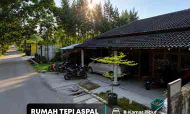 Rumah Tepi Aspal di Area Cafe Palagan km 8 200 Mter ke jl. Damai A