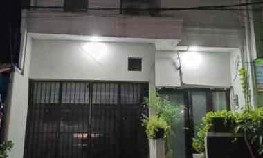 Rumah 2 Lantai Semi Furnished dekat Mall Kasablanca Menteng