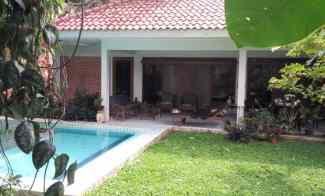 Rumah Classic Kontemporer Furnished dan S. Pool di Cipete Jakarta