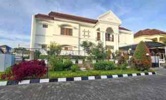 Rumah Mewah 2 Lantai Full Furnish dalam Perumahan Kolam Renang Pribadi