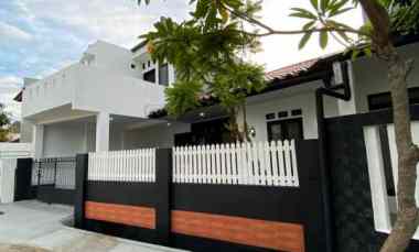Rumah Estetik dekat Halte Busway Puri Beta, Ciledug Lt.140 Lb.180